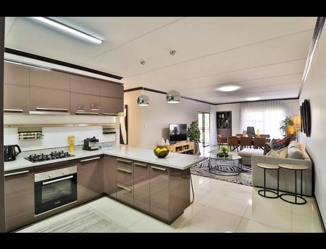 3 BEDROOM APARTMENT FOR SALE IN FOURWAYS